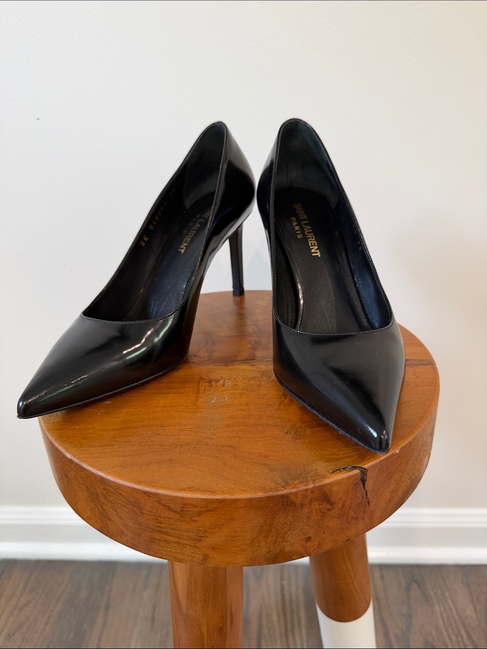 Saint Laurent Black Patent Pointed Pumps with Sleek Silhouette